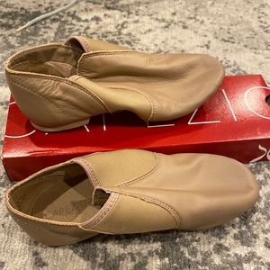Capezio E-Series jazz slip on size 9M caramel